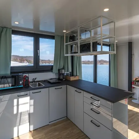 La Dolce Vita House Boat * Lisanza