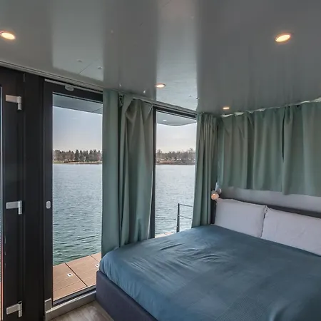 Botel La Dolce Vita House Boat *