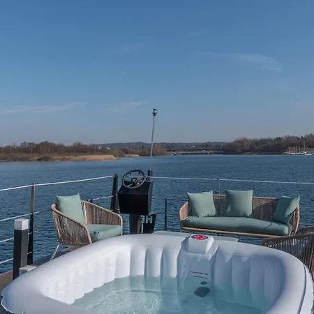 Botel La Dolce Vita House Boat Lisanza