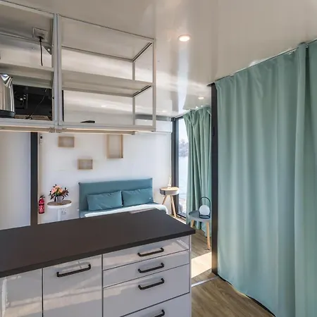 Botel La Dolce Vita House Boat *