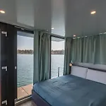 Botel La Dolce Vita House Boat *