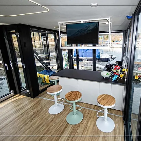 La Dolce Vita House Boat Lisanza