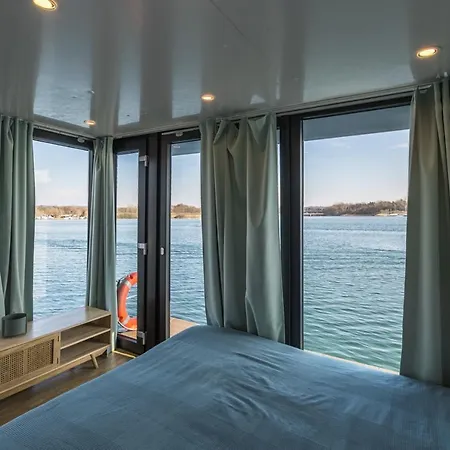 船上ホテル La Dolce Vita House Boat *