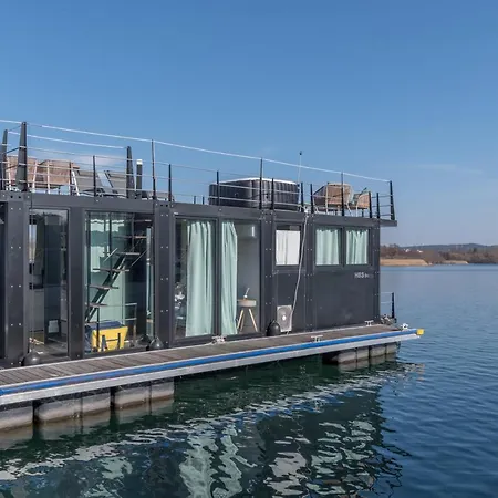 La Dolce Vita House Boat 船上ホテル *