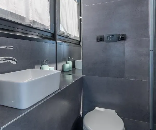 La Dolce Vita House Boat Hotel en barco *