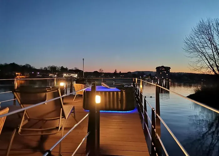 La Dolce Vita House Boat Botel