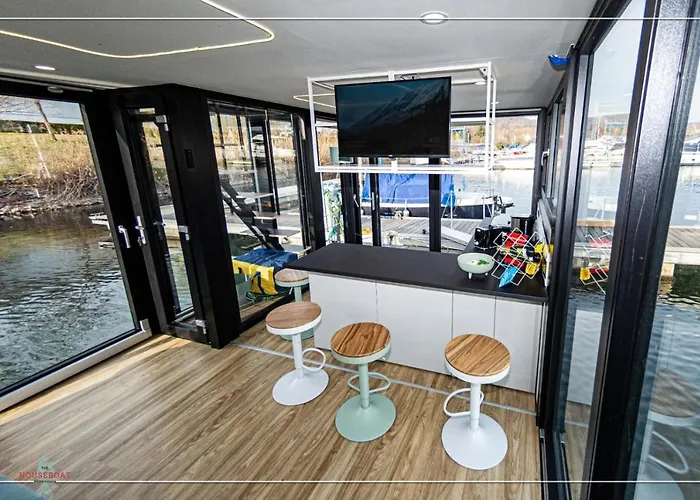 La Dolce Vita House Boat Lisanza