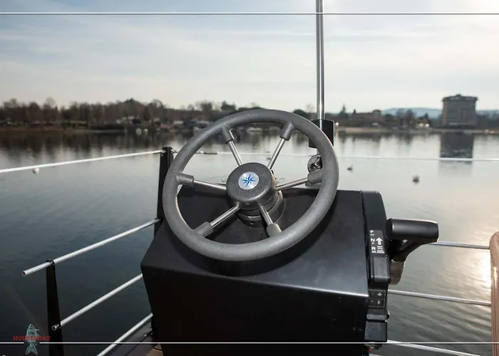 La Dolce Vita House Boat Botel Lisanza