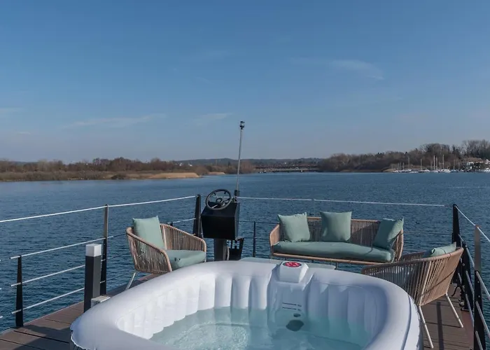 Botel La Dolce Vita House Boat Lisanza