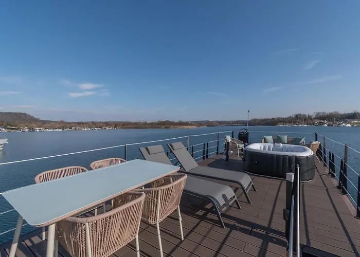 La Dolce Vita House Boat Botel