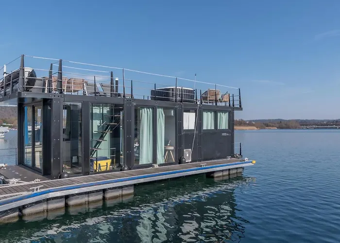 La Dolce Vita House Boat Botel *